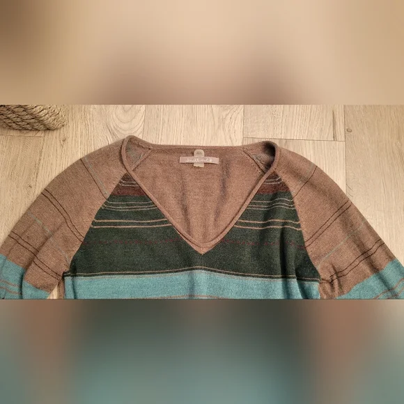 Smartwool Sulawesi Striped Merino Wool Blend Long Sleeve V-Neck Top, Women Small - Picture 3 of 13